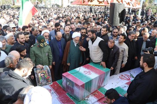 خروش گیلانیان در مراسم تشییع پیکر هفت شهید حافظ امنیت در رشت