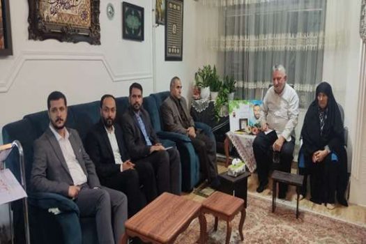 حضور دکتر احمدی در جمع نمایندگان خانواده شاهد تا دیدار با خانواده شهید جبهه فرهنگی گیلان حضور دکتر احمدی در جمع نمایندگان خانواده شاهد تا دیدار با خانواده شهید جبهه فرهنگی گیلان