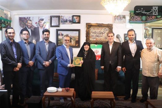 شهردار رشت در اولین روز کاری خود به دیدار خانواده شهید مدافع حرم رفت شهردار رشت در اولین روز کاری خود به دیدار خانواده شهید مدافع حرم رفت