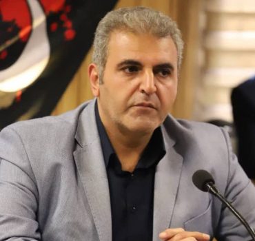 قرآن را دست آویز خواسته ها و منافع شخصی نکنیم خیانت یعنی اصرار بر روی برخی از مباحث با هدف کسب منافع شخصی قرآن را دست آویز خواسته ها و منافع شخصی نکنیم خیانت یعنی اصرار بر روی برخی از مباحث با هدف کسب منافع شخصی