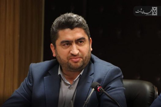 نصب پلاک افتخار بر سر در منزل قهرمانان در محدوده شهرداری منطقه یک رشت