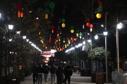 آذین بندی شهری با ریسه های رنگی و نوری جشن با شکوه نیمه شعبان در رشت