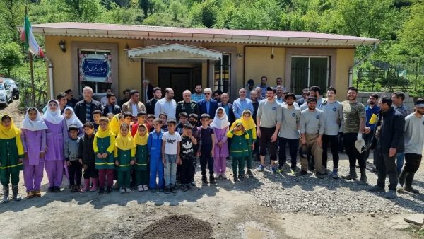 بازدید مسئول سازمان بسیج سازندگی گیلان از عملیات جهادی در تالش با هدف دیوارکشی و زیباسازی مدرسه