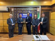 سرمایه گذاری بخش خصوصی در تالاب گردشگری عینک/انعقاد قرارداد سرمایه گذاری ساخت، مالکیت و بهره‌برداری از “کشتی مهتاب” و “قایق آبی” در پهنه آبی تالاب عینک /شوقی:پروژه‌های گردشگری می‌تواند به‌عنوان محرکی برای رونق گردشگری شهری و تقویت اقتصاد محلی عمل کند