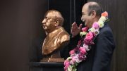 تندیس پروفسور احمدرضا دهپور در دانشکده داروسازی رشت رونمایی شد