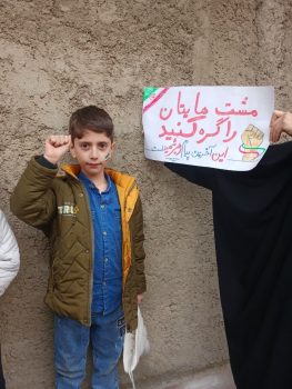 از دیوارنویسی تا نقاشی پرچم ایران در مسجد جامع رستم آباد